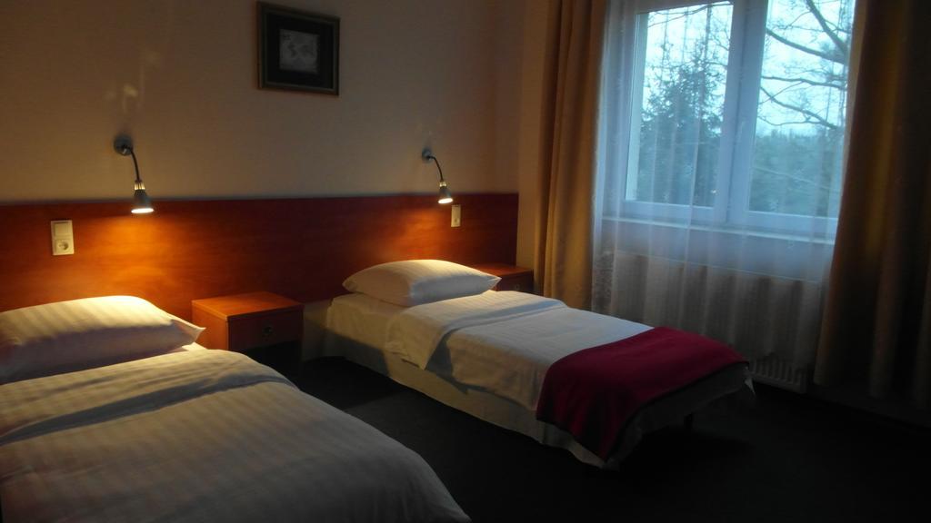 Hotel Julianow Varşovia Exterior foto