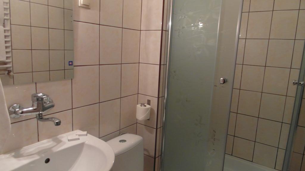 Hotel Julianow Varşovia Cameră foto