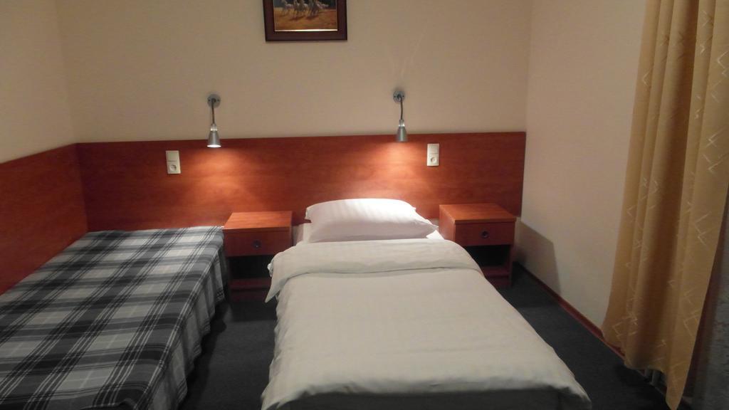 Hotel Julianow Varşovia Cameră foto