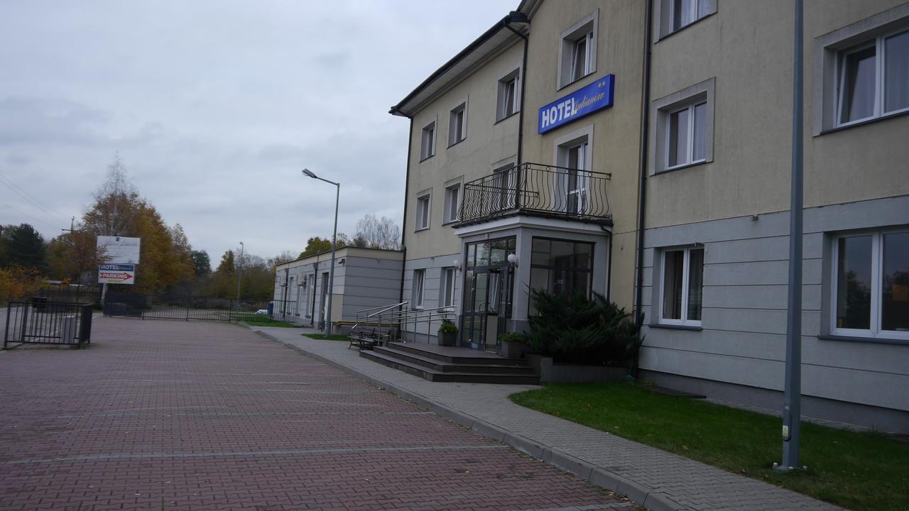Hotel Julianow Varşovia Exterior foto
